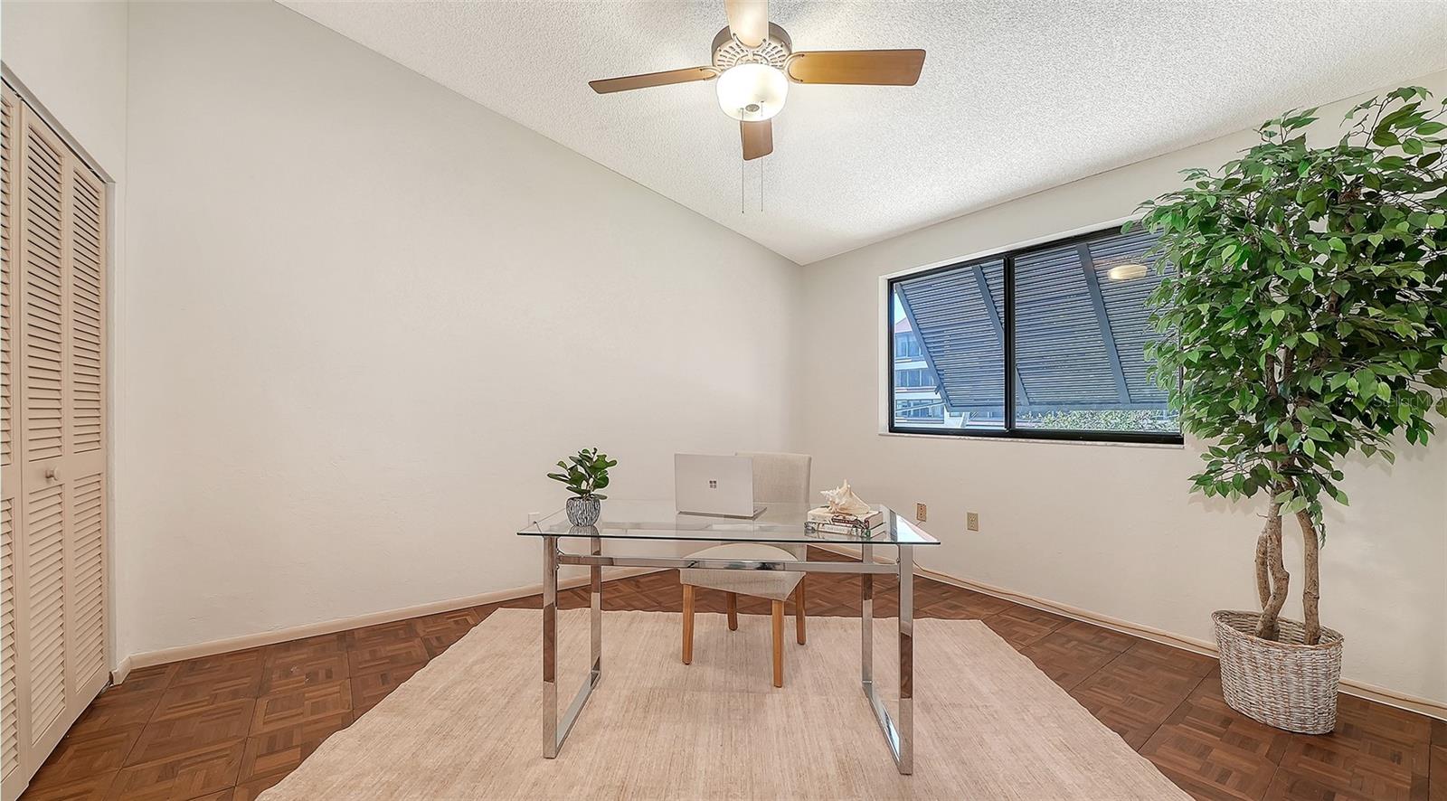 Listing photo id 15 for 6275 Midnight Pass Road 6275