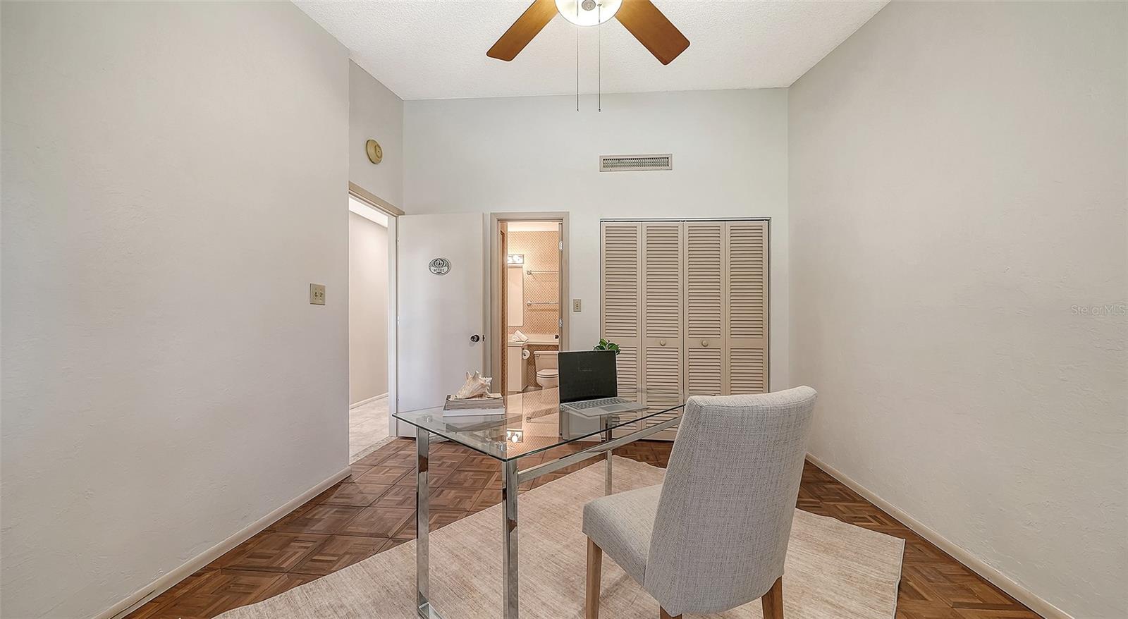 Listing photo id 16 for 6275 Midnight Pass Road 6275