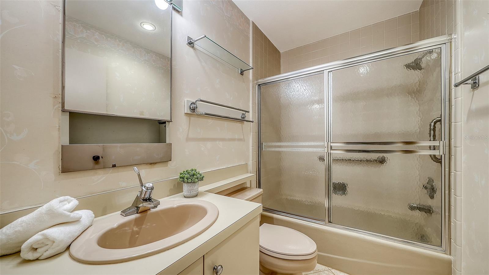 Listing photo id 24 for 6275 Midnight Pass Road 6275