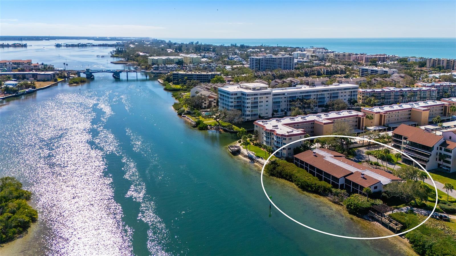 Listing photo id 29 for 6275 Midnight Pass Road 6275