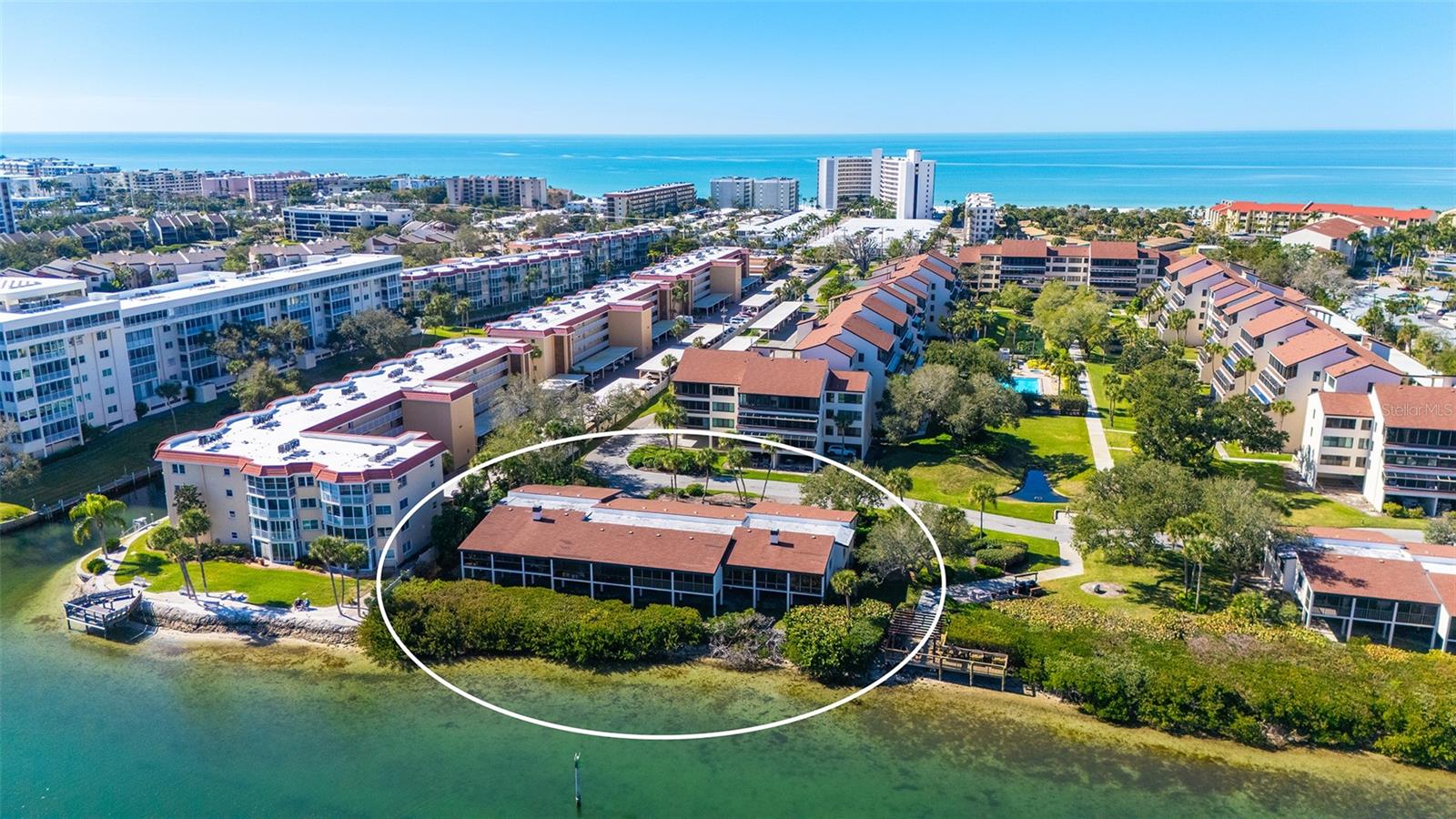 Listing photo id 30 for 6275 Midnight Pass Road 6275