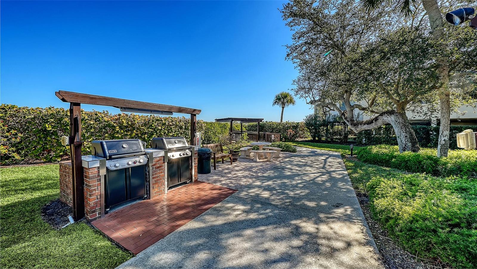 Listing photo id 34 for 6275 Midnight Pass Road 6275