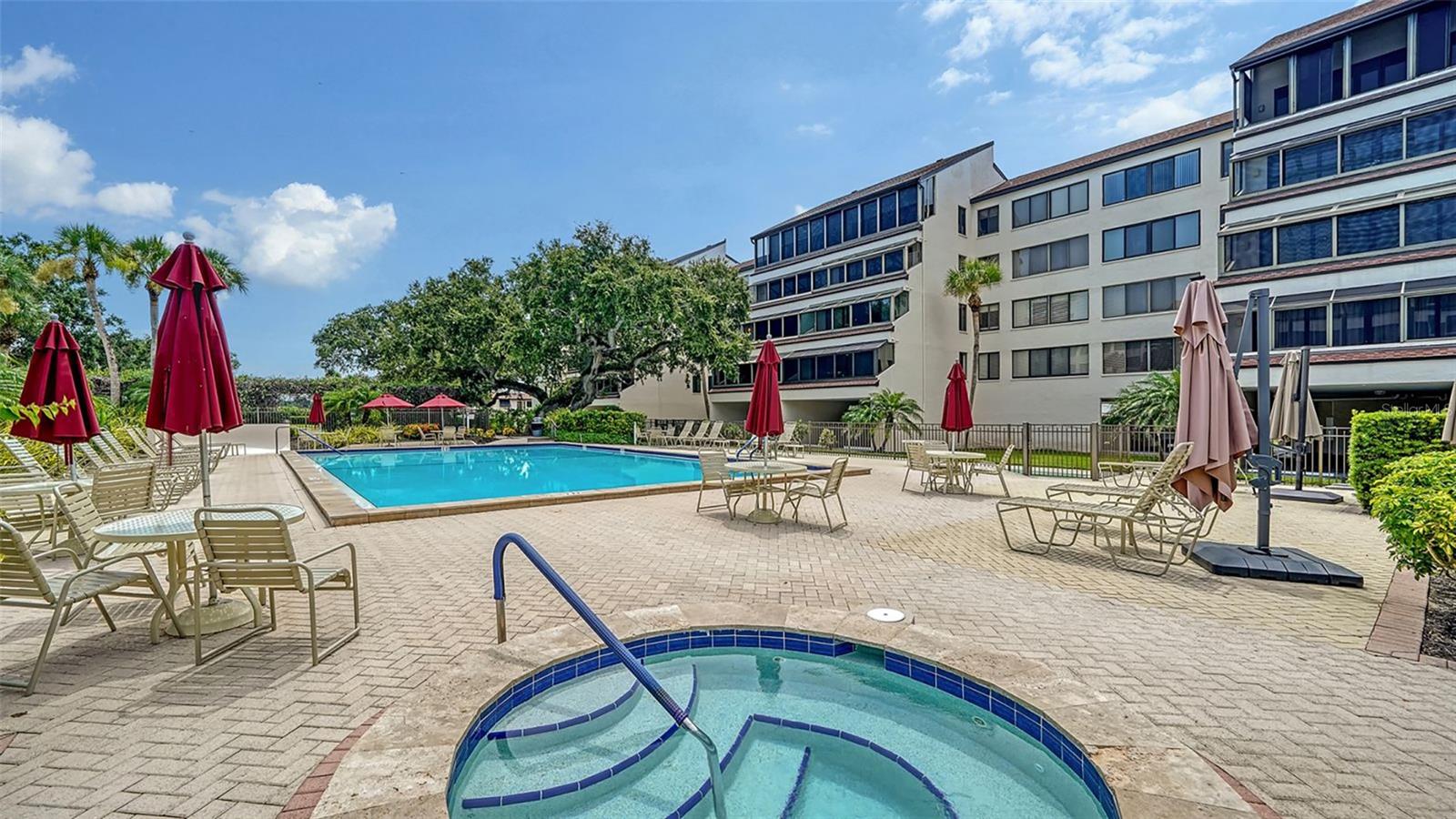 Listing photo id 40 for 6275 Midnight Pass Road 6275