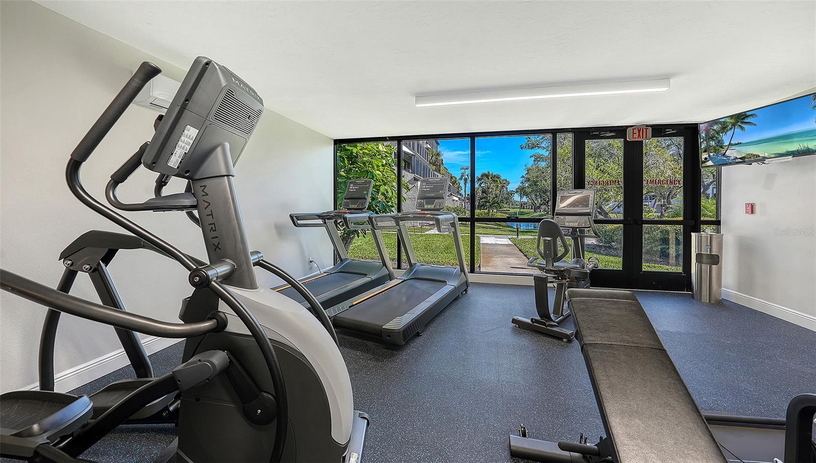 Listing photo id 41 for 6275 Midnight Pass Road 6275