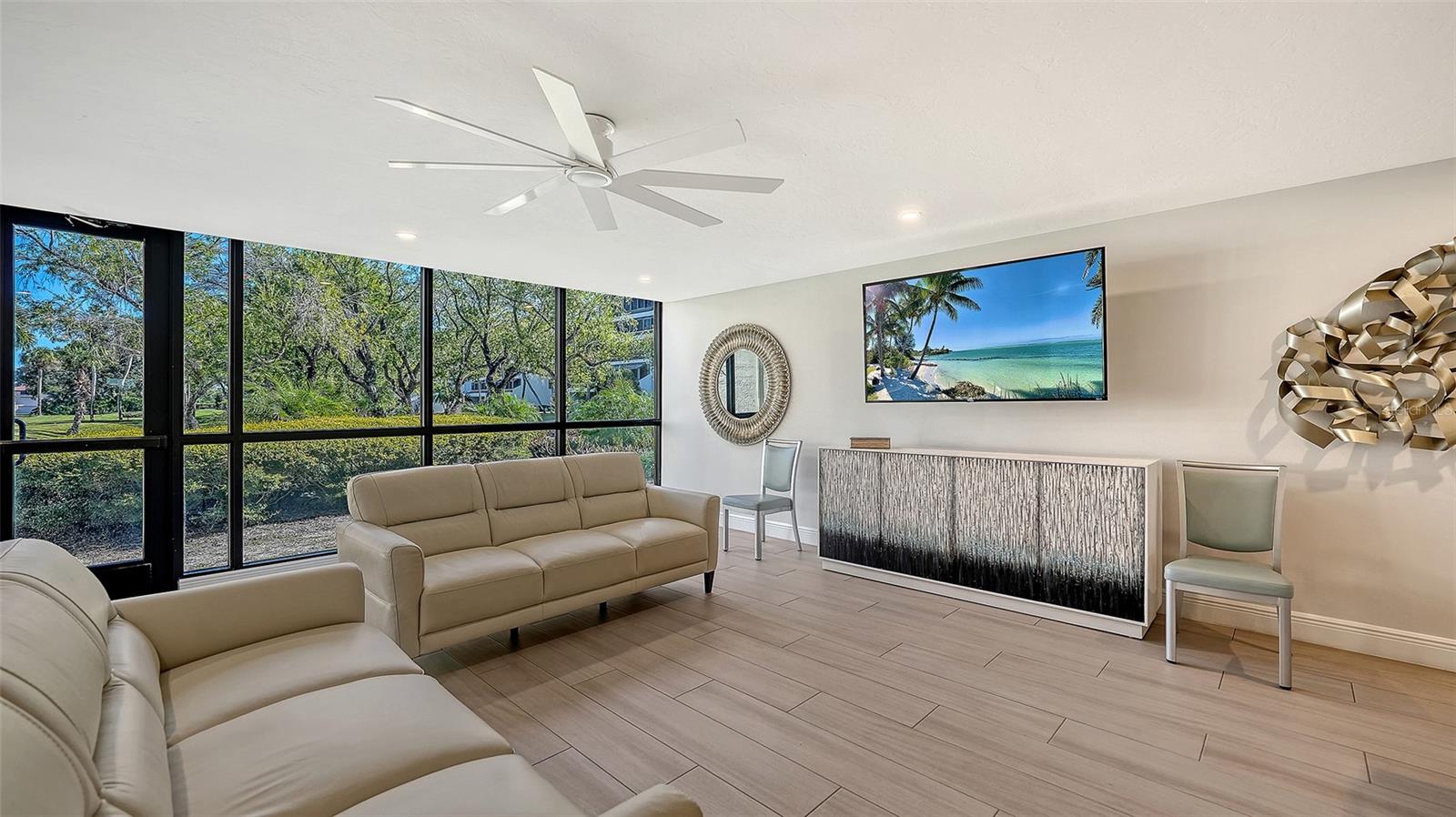 Listing photo id 43 for 6275 Midnight Pass Road 6275