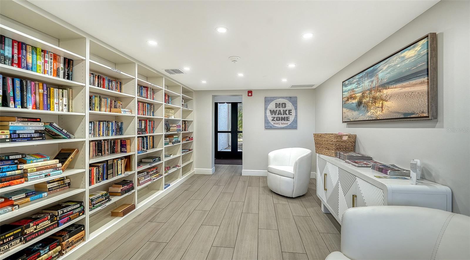 Listing photo id 44 for 6275 Midnight Pass Road 6275