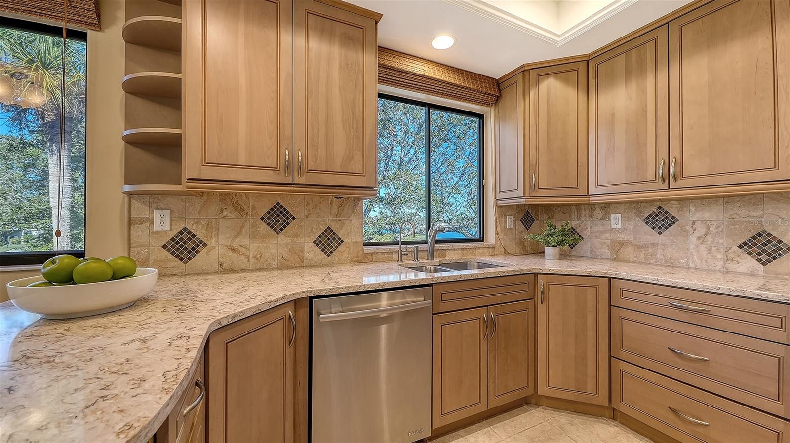 Listing photo id 5 for 6275 Midnight Pass Road 6275