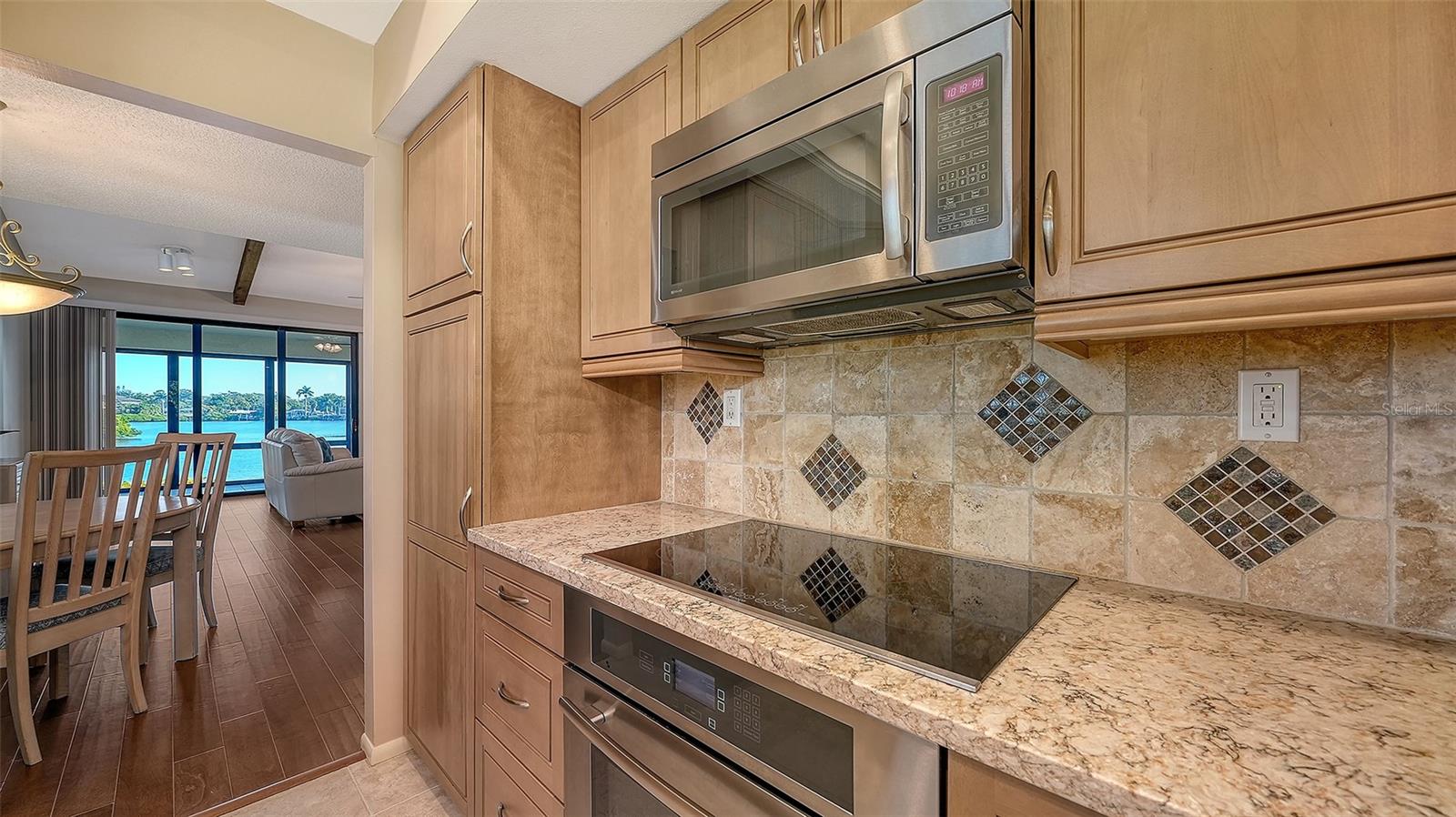 Listing photo id 7 for 6275 Midnight Pass Road 6275