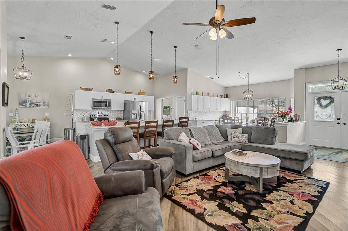 Image 12 of 46 For 4427 Highland Oaks Circle