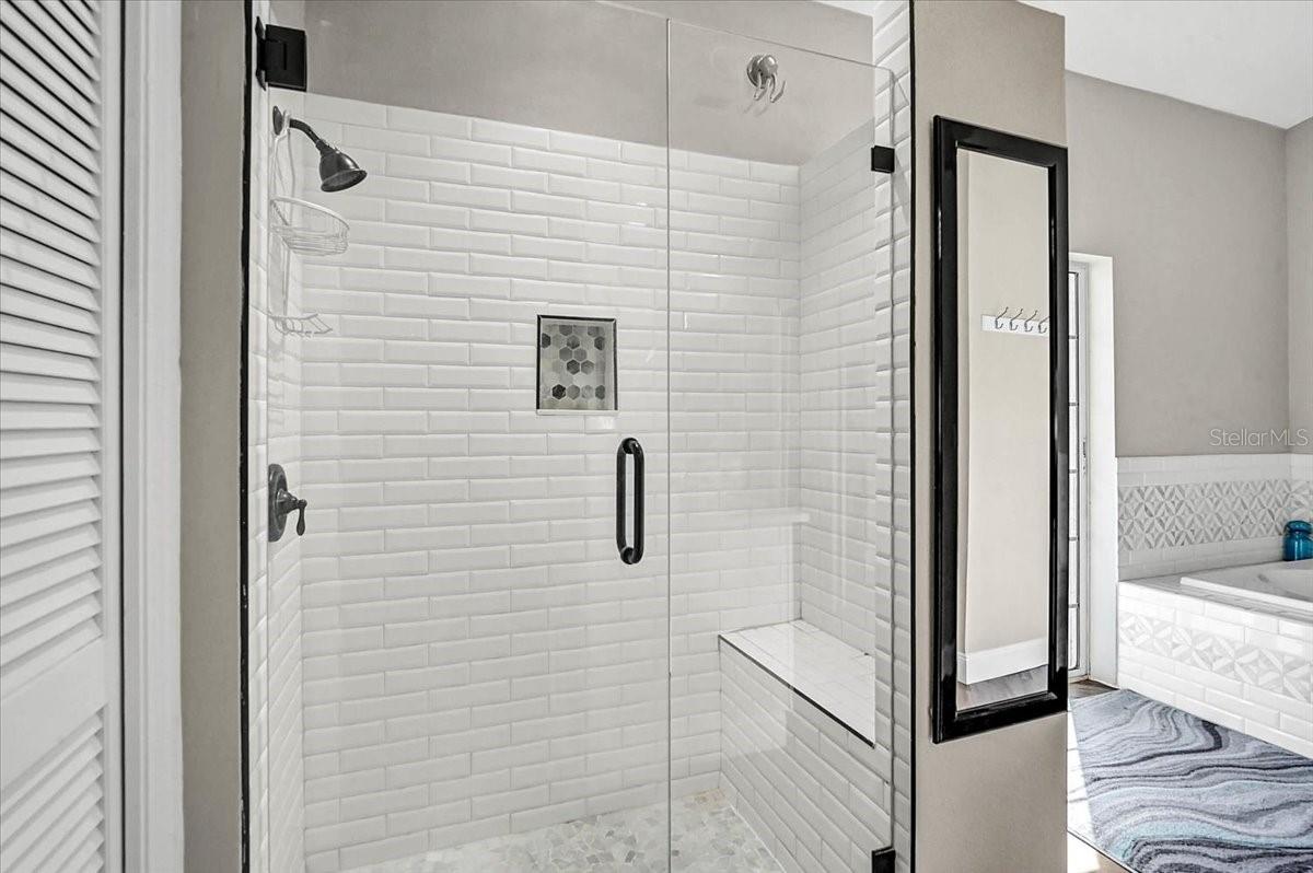 Image 19 of 46 For 4427 Highland Oaks Circle