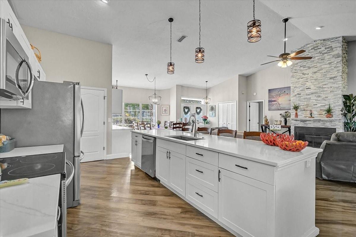 Image 6 of 46 For 4427 Highland Oaks Circle