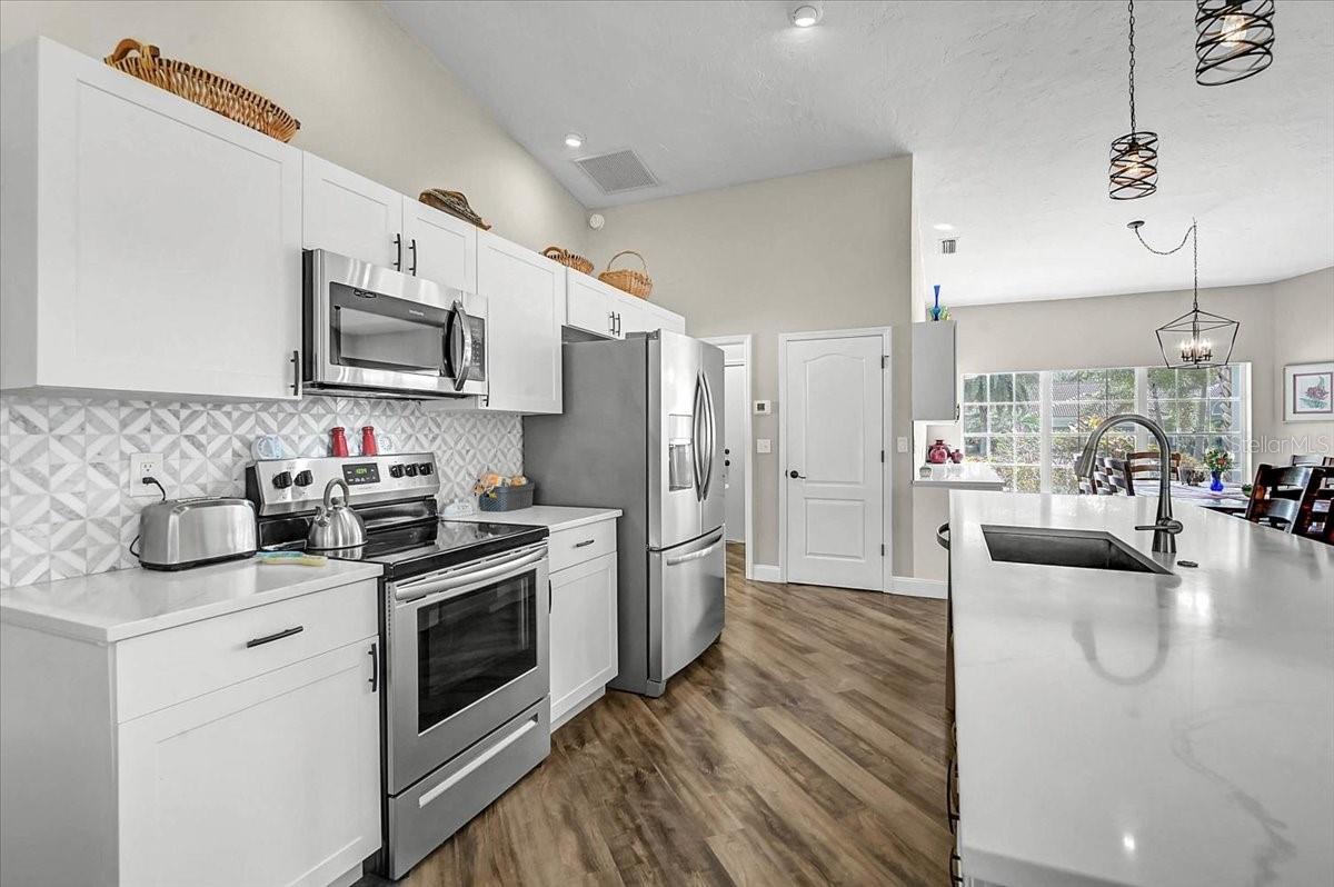 Image 7 of 46 For 4427 Highland Oaks Circle