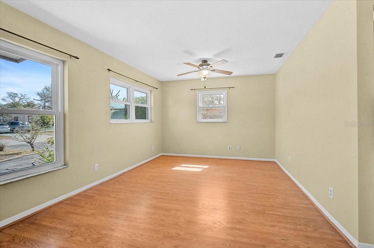 Image 11 of 34 For 4208 35th Street W