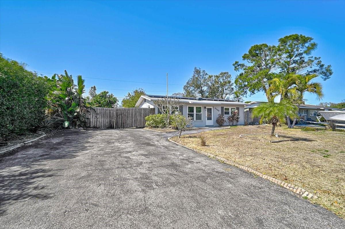 Image 3 of 34 For 4208 35th Street W