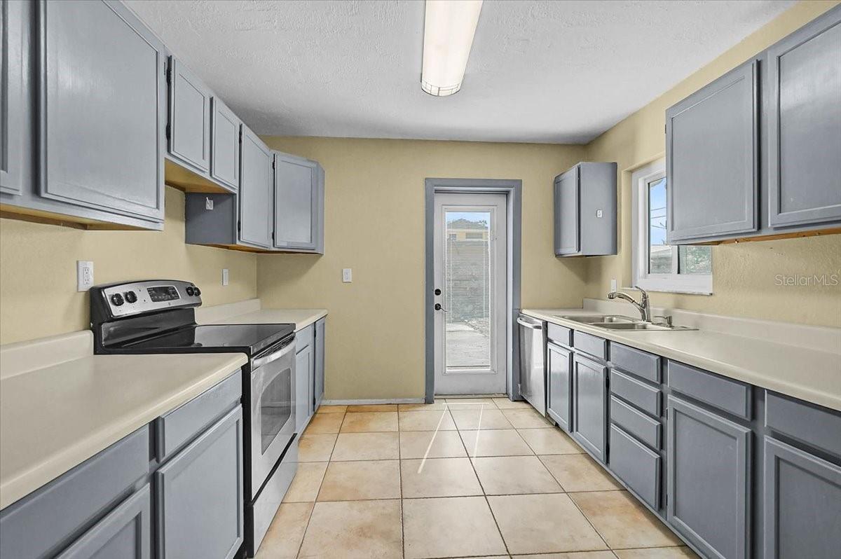 Image 5 of 34 For 4208 35th Street W