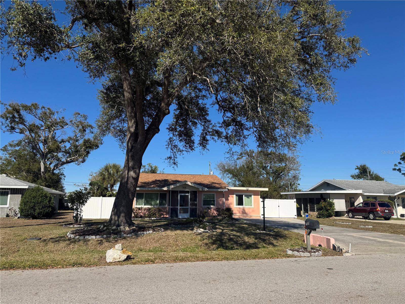 Details for 733 Laurel Avenue, VENICE, FL 34285