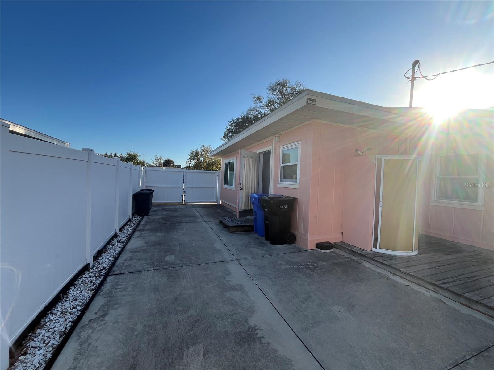 Image 6 of 11 For 733 Laurel Avenue