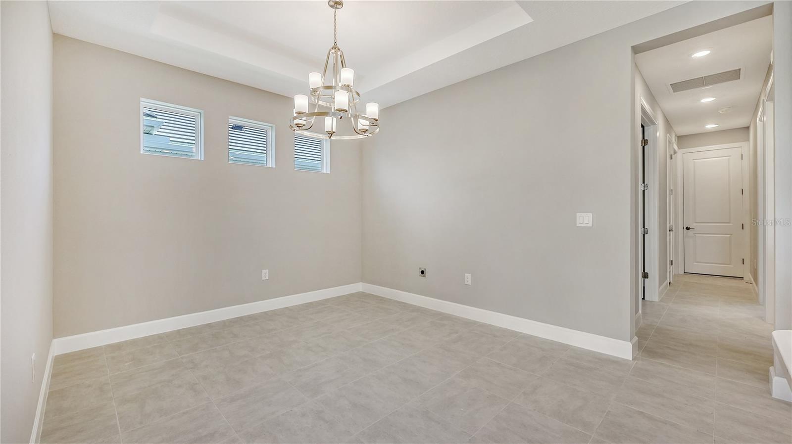 Image 18 of 72 For 16139 Isola Place