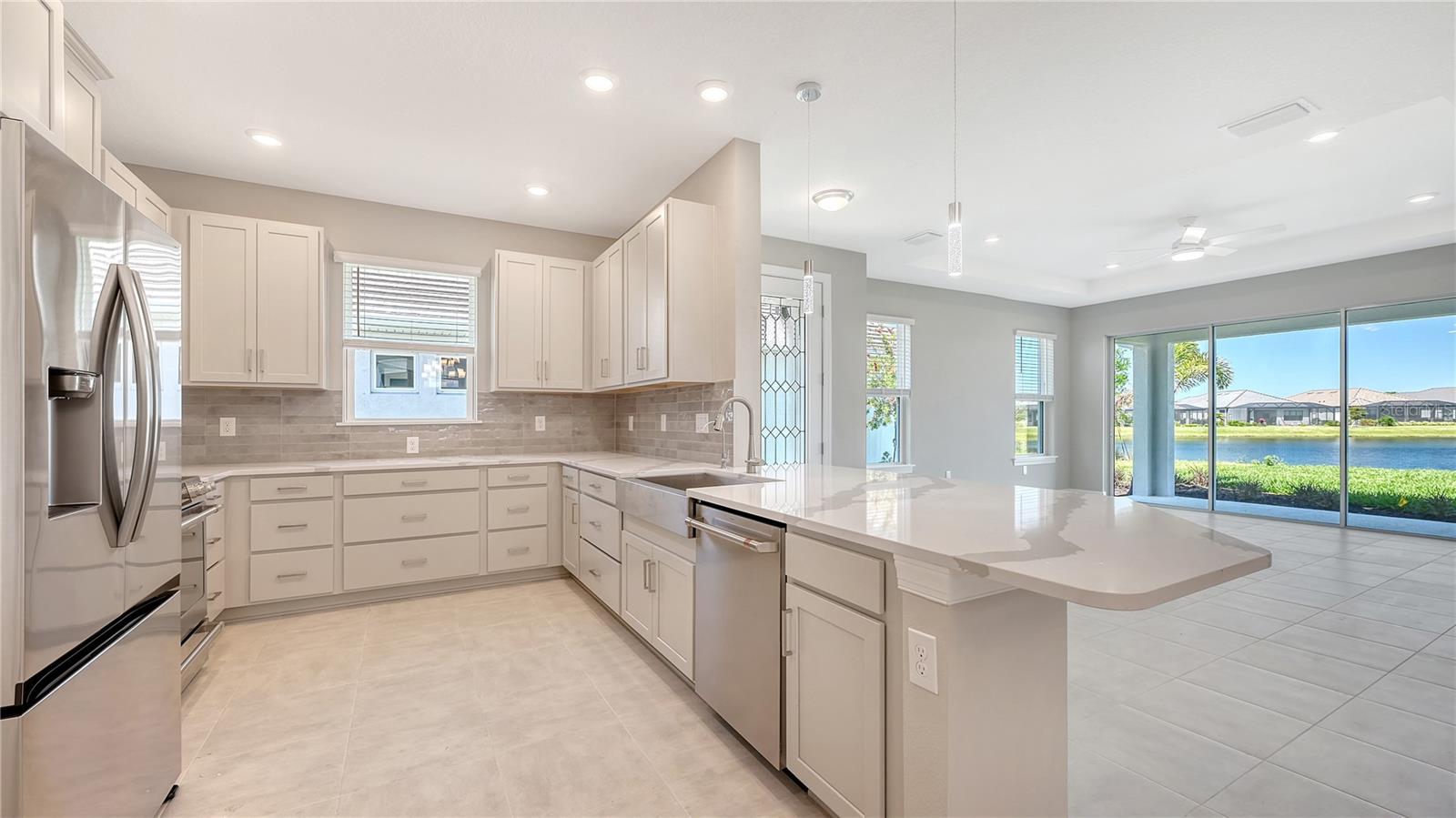 Image 19 of 72 For 16139 Isola Place