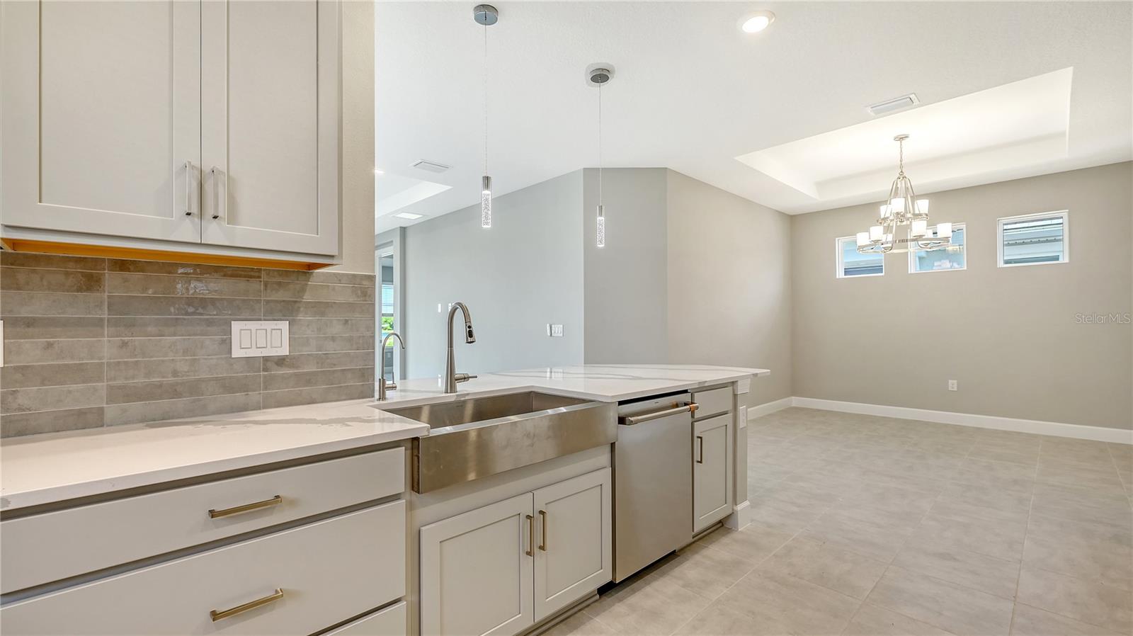 Image 21 of 72 For 16139 Isola Place