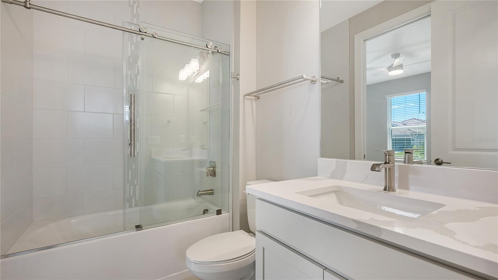 Image 26 of 72 For 16139 Isola Place