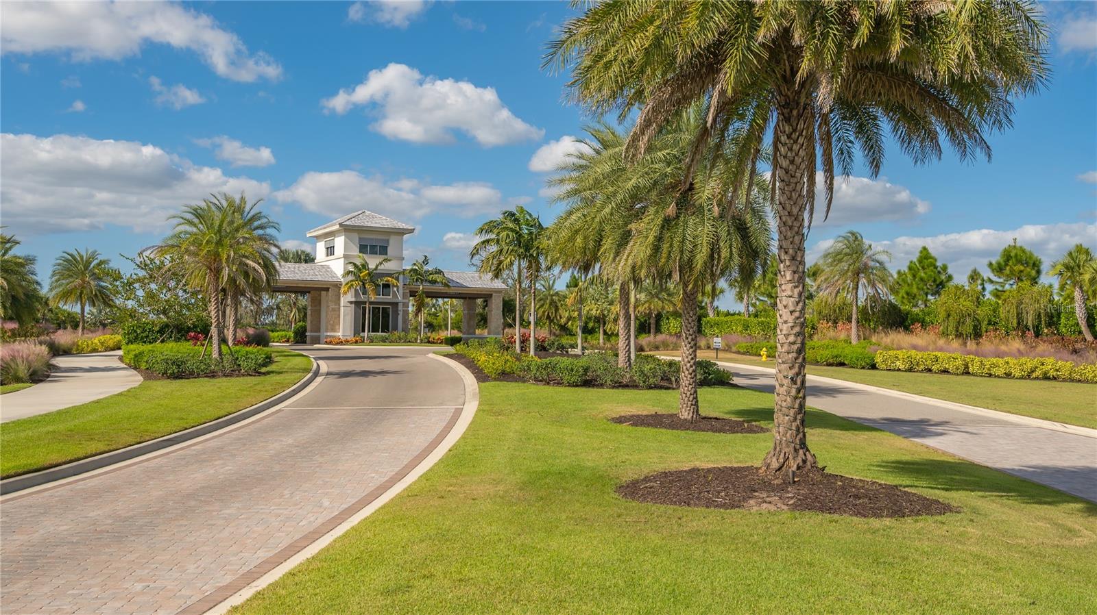 Image 41 of 72 For 16139 Isola Place