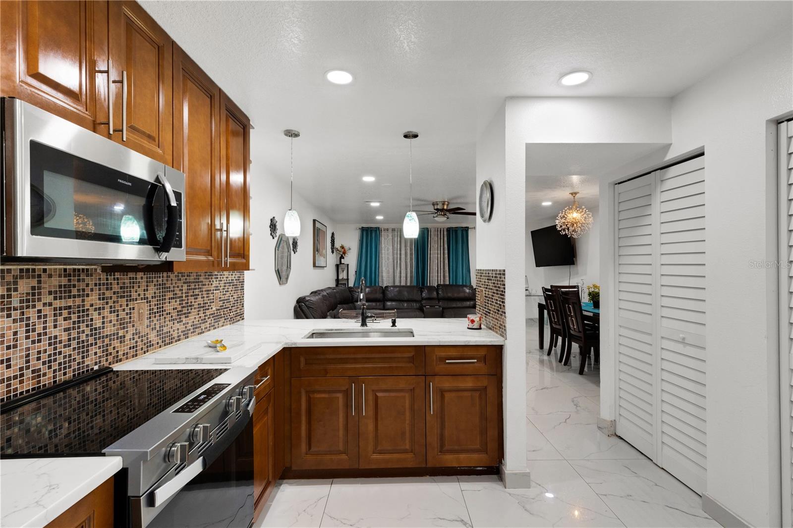 Image 14 of 32 For 2634 Dr Martin Luther King Way