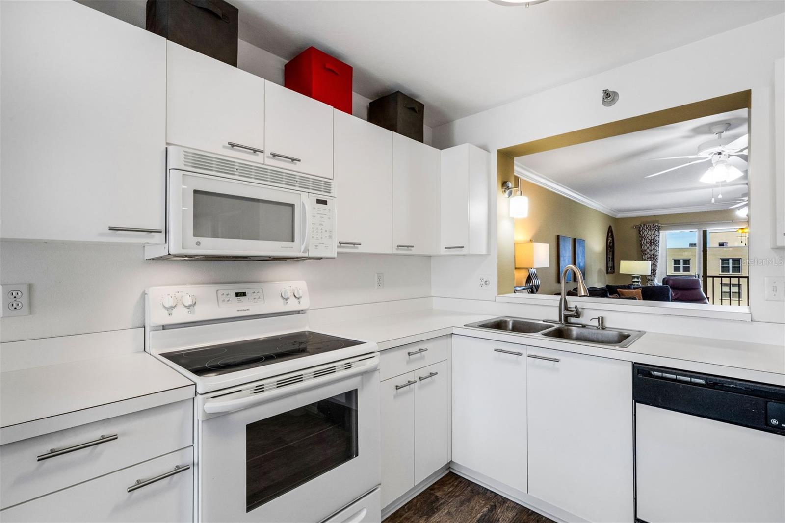 Image 10 of 49 For 3980 Ironwood Circle 404