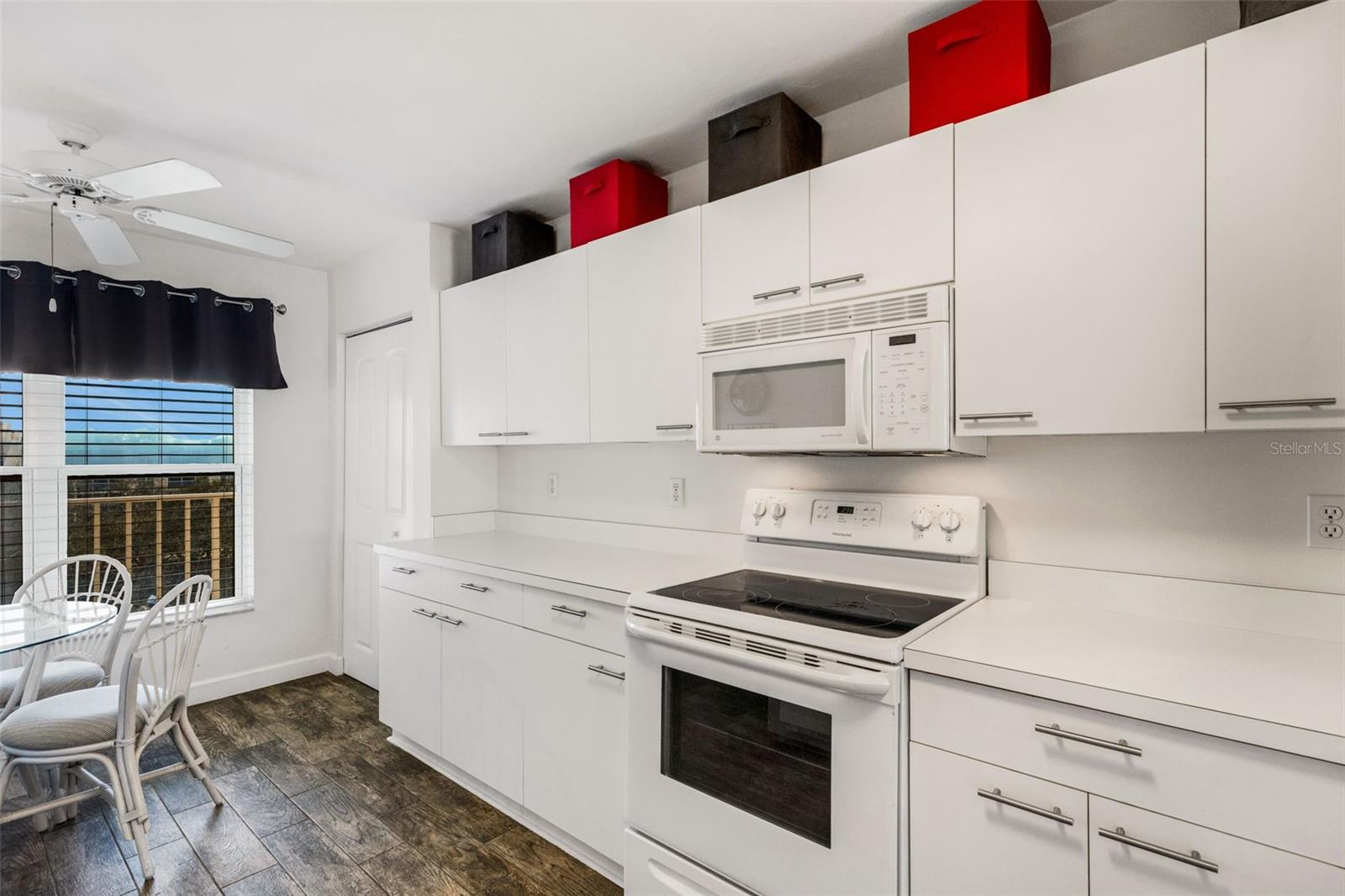 Image 11 of 49 For 3980 Ironwood Circle 404