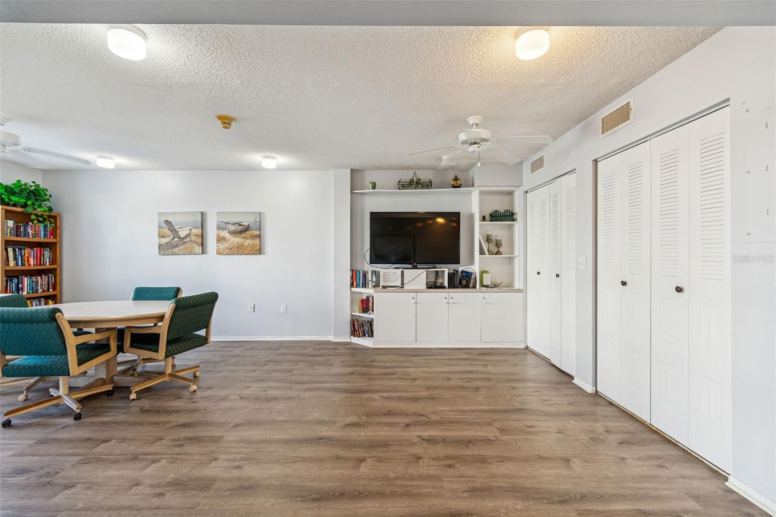 Image 43 of 49 For 3980 Ironwood Circle 404