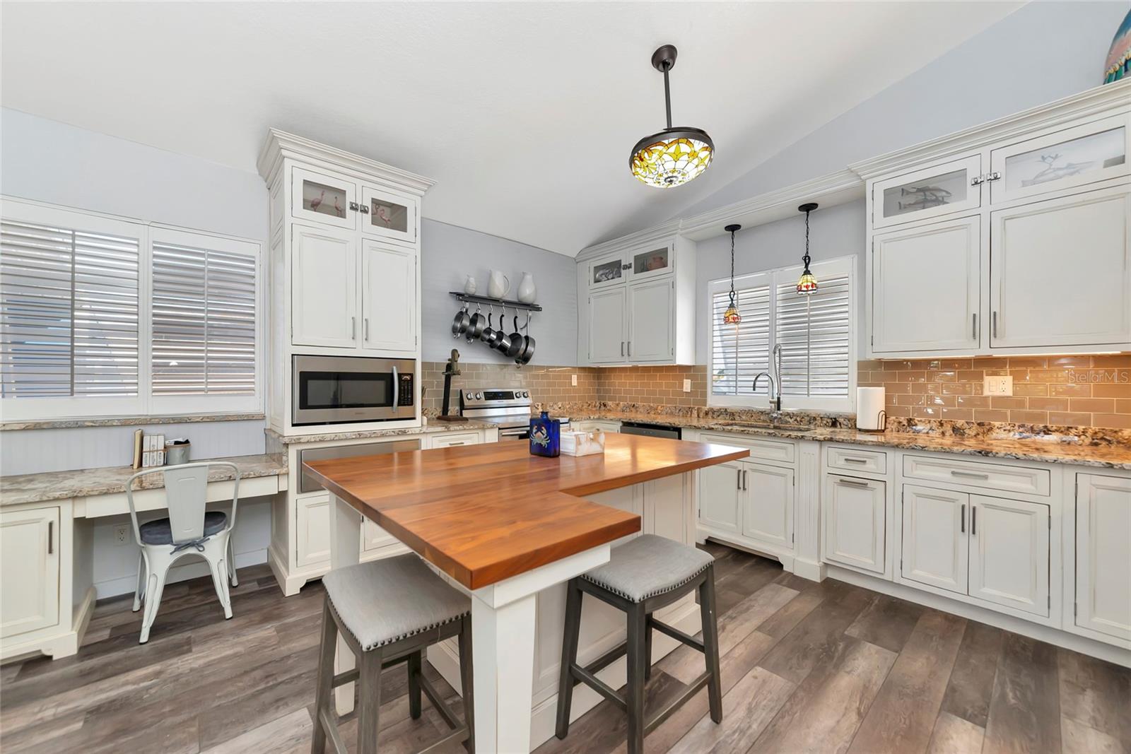 Image 11 of 69 For 4211 3rd Avenue Ne