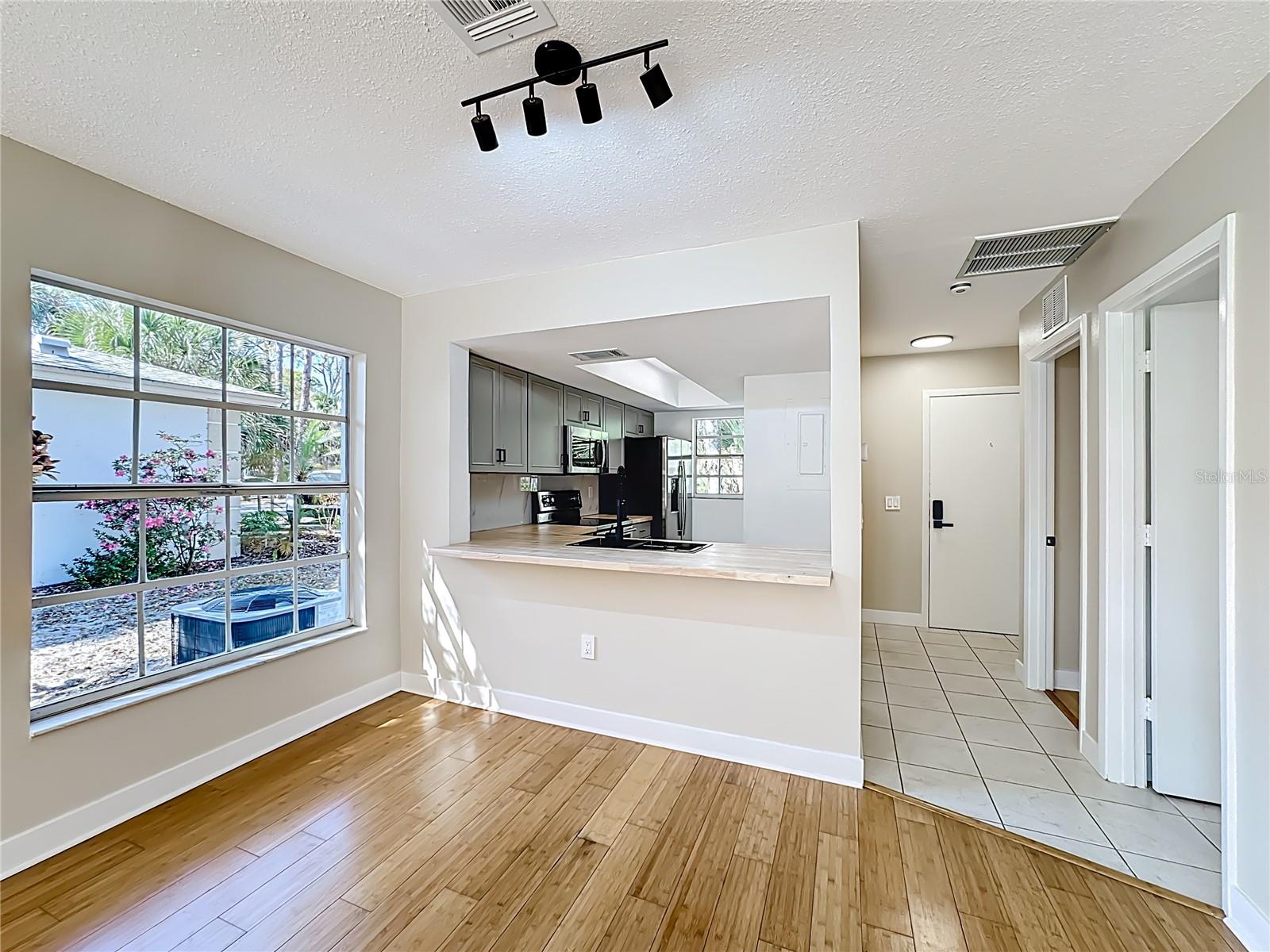 Image 4 of 28 For 608 Jefferson Avenue 30