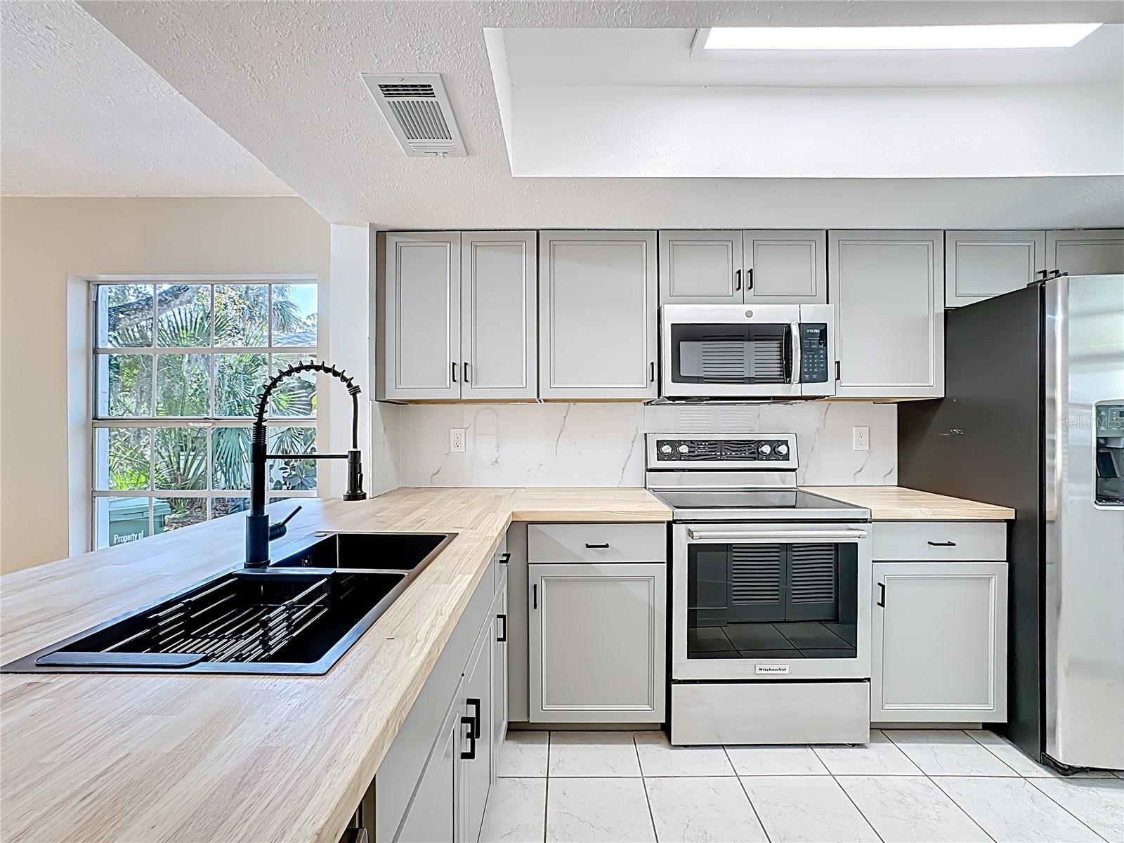 Image 6 of 28 For 608 Jefferson Avenue 30