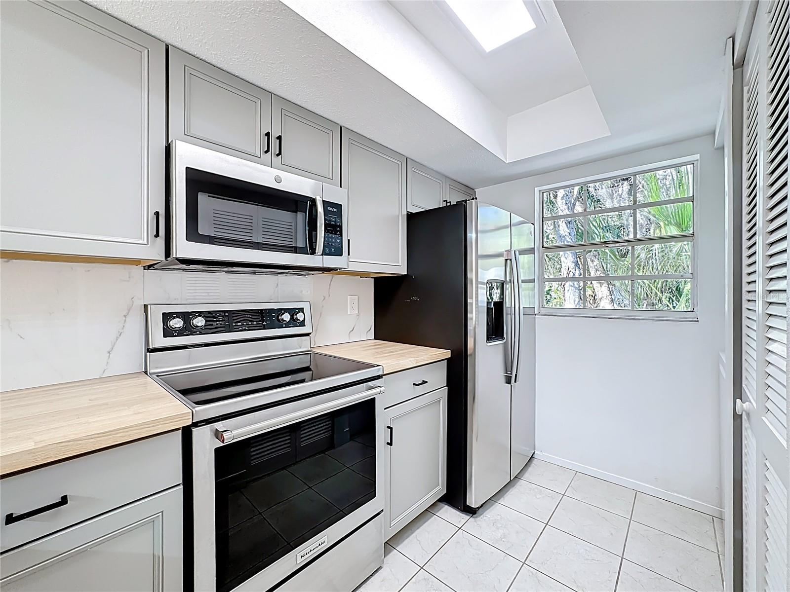 Image 7 of 28 For 608 Jefferson Avenue 30