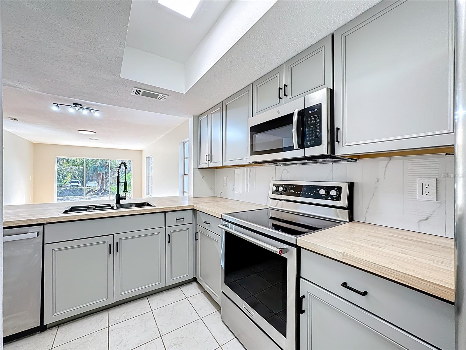 Image 8 of 28 For 608 Jefferson Avenue 30