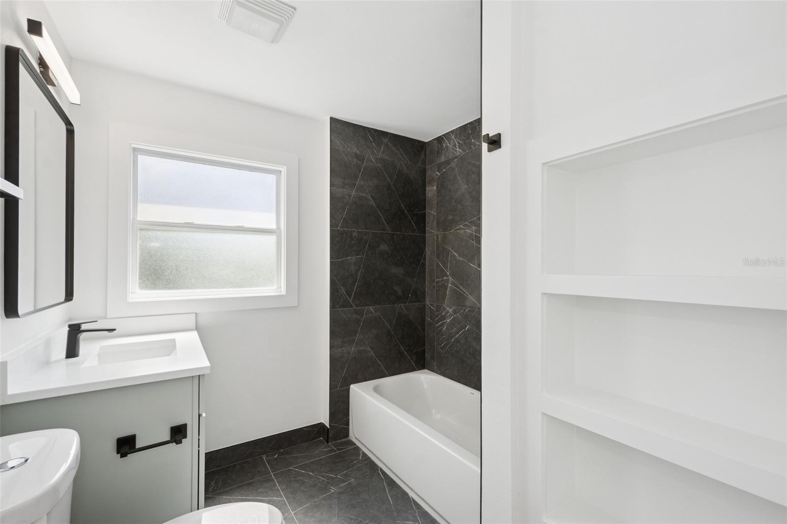 Image 16 of 28 For 2655 Bay Street