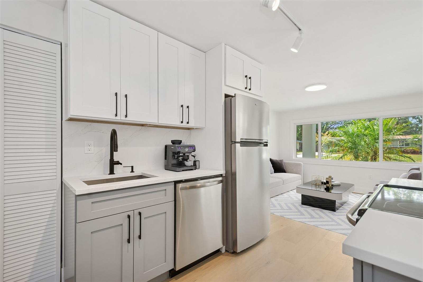 Image 21 of 28 For 2655 Bay Street