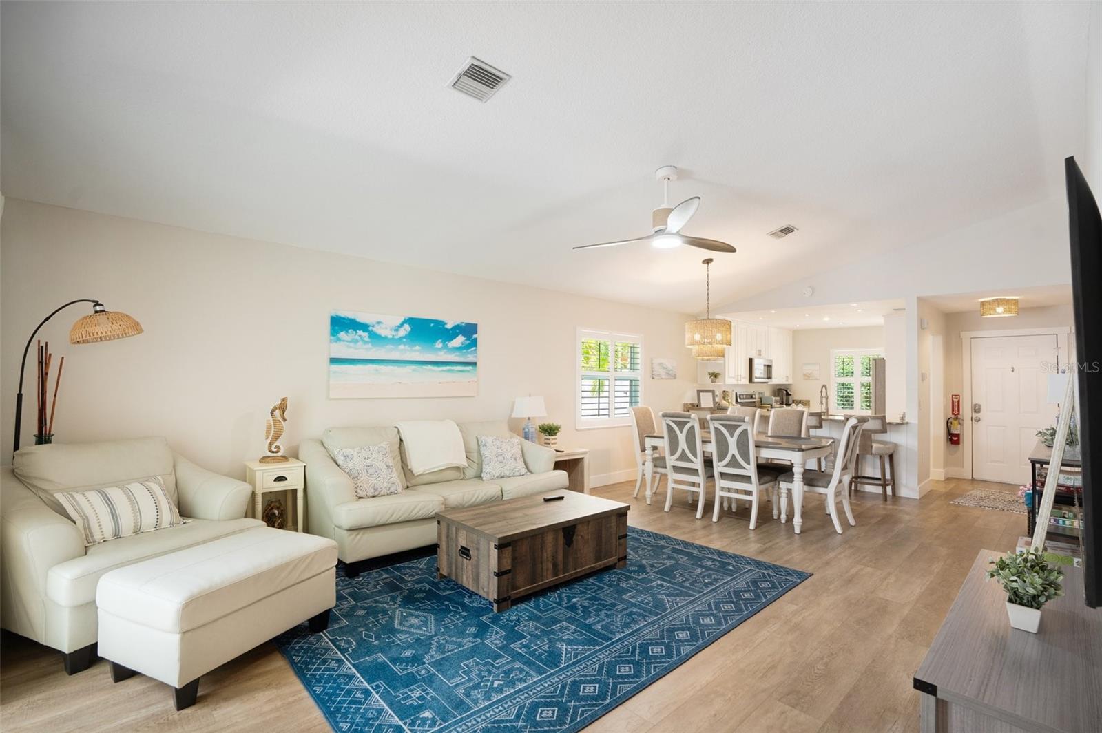 Image 18 of 72 For 2051 Roselawn Street