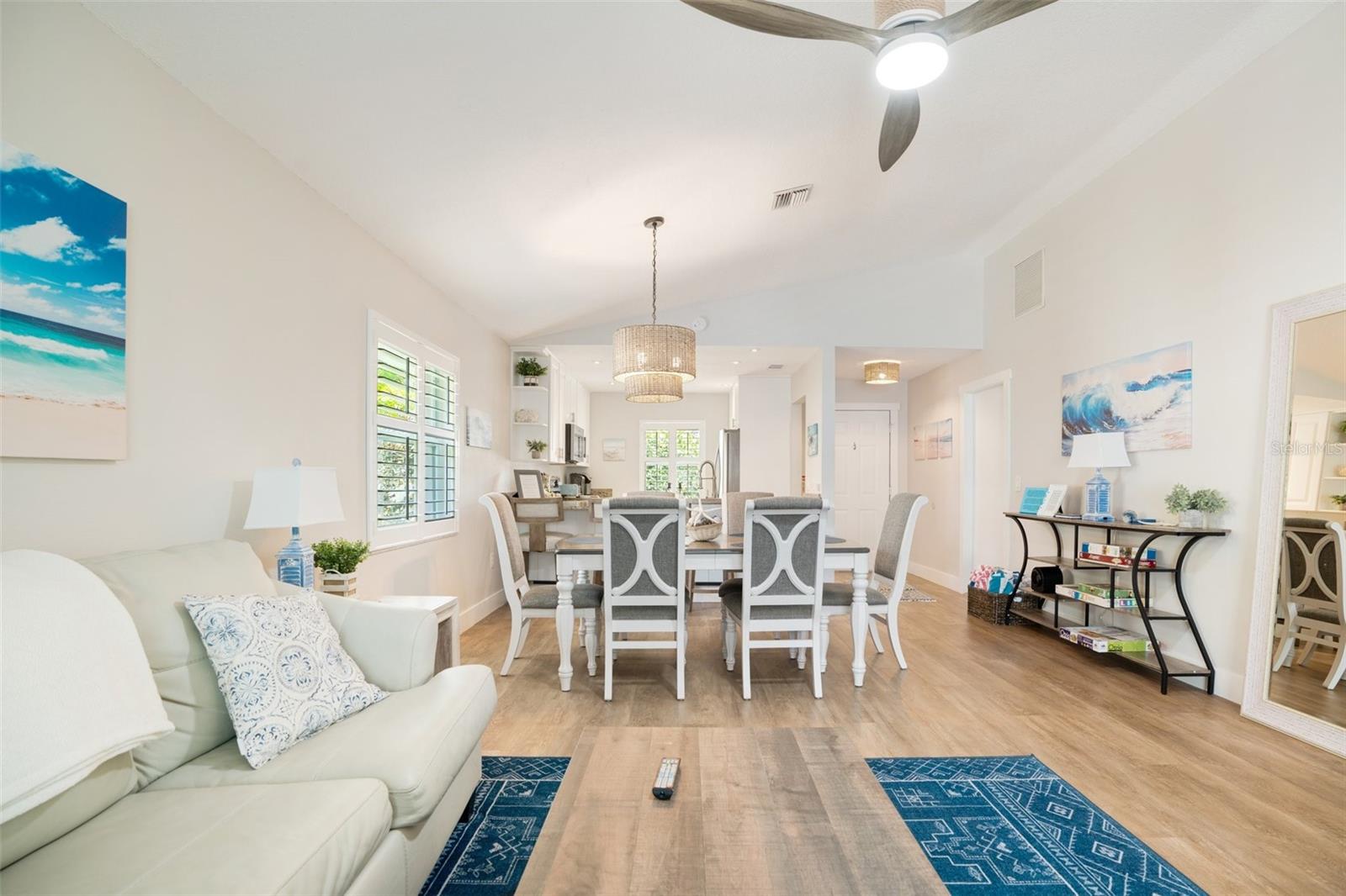 Image 19 of 72 For 2051 Roselawn Street