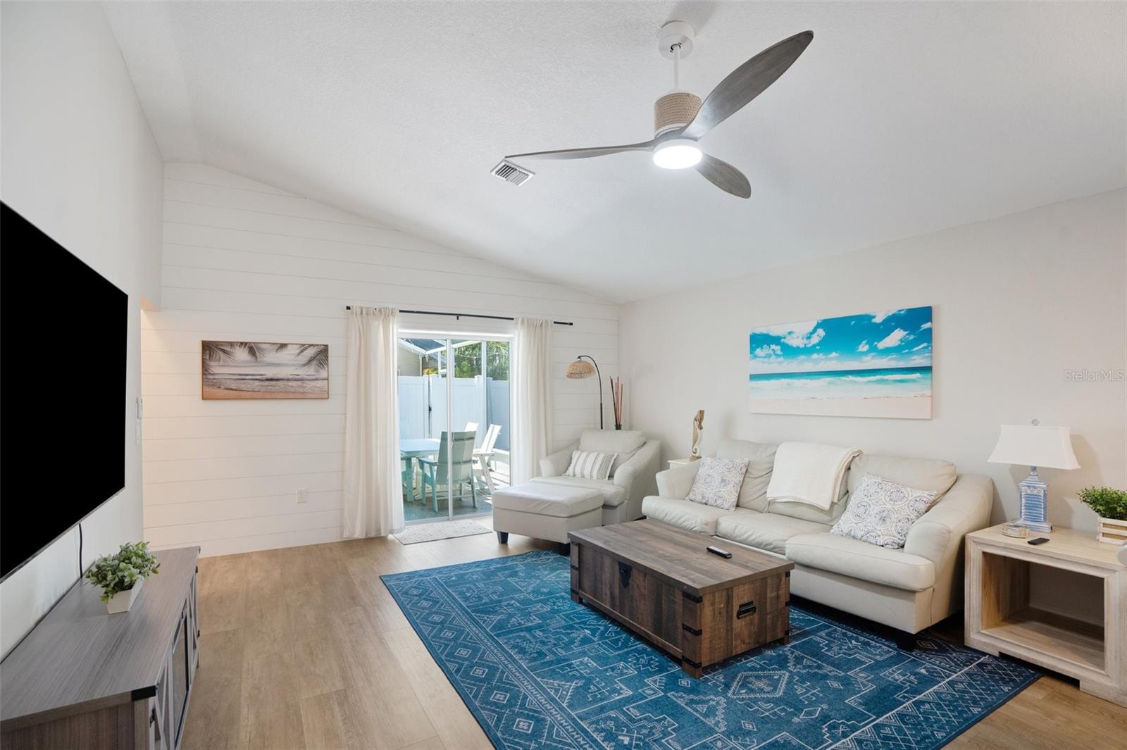 Image 20 of 72 For 2051 Roselawn Street