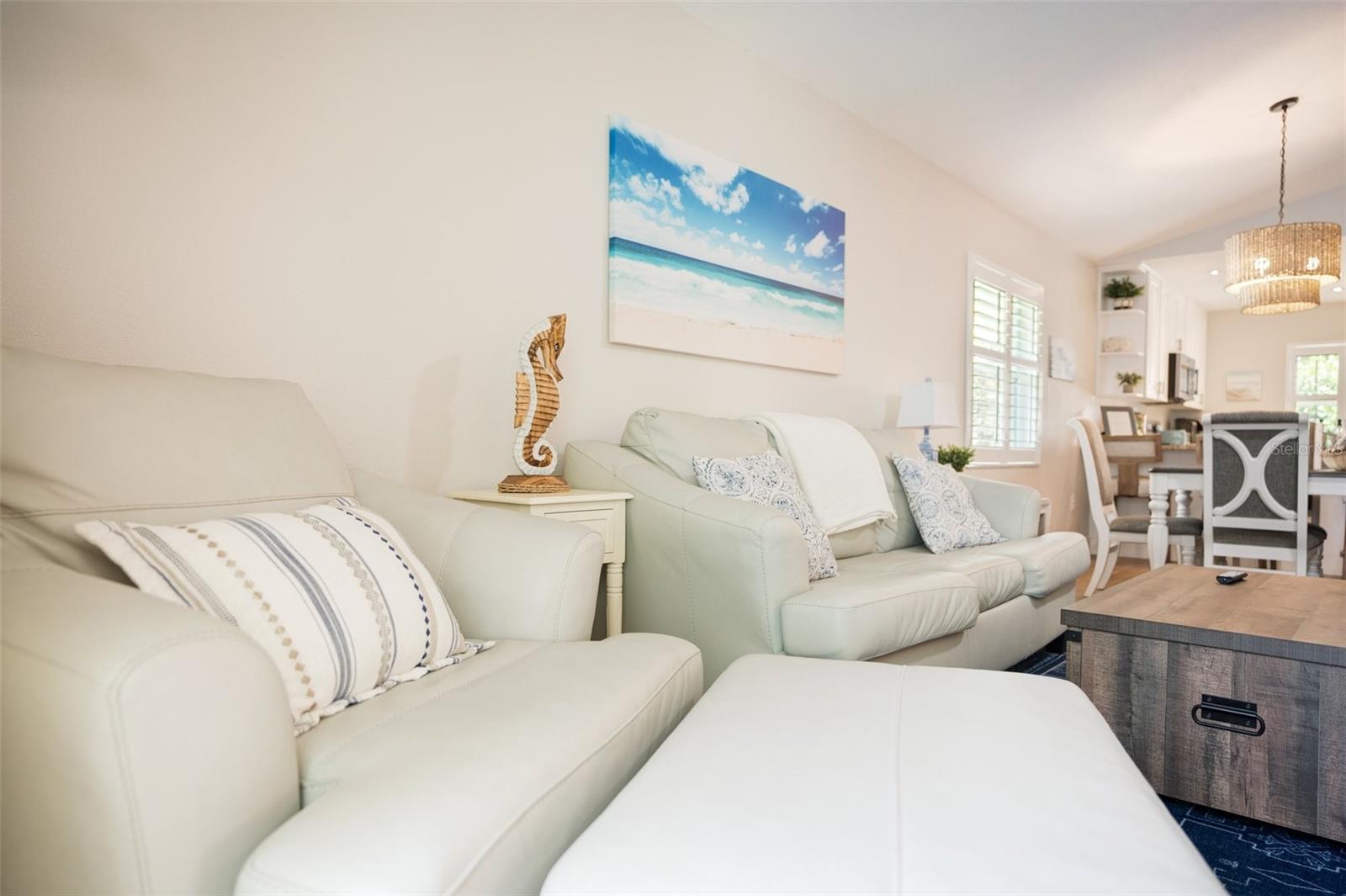 Image 22 of 72 For 2051 Roselawn Street