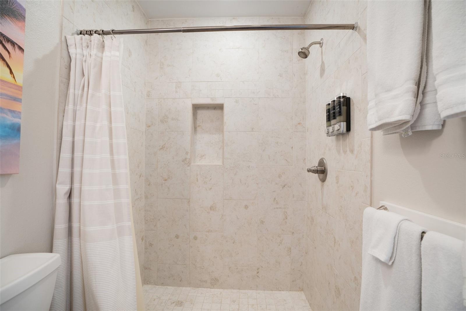 Image 27 of 72 For 2051 Roselawn Street