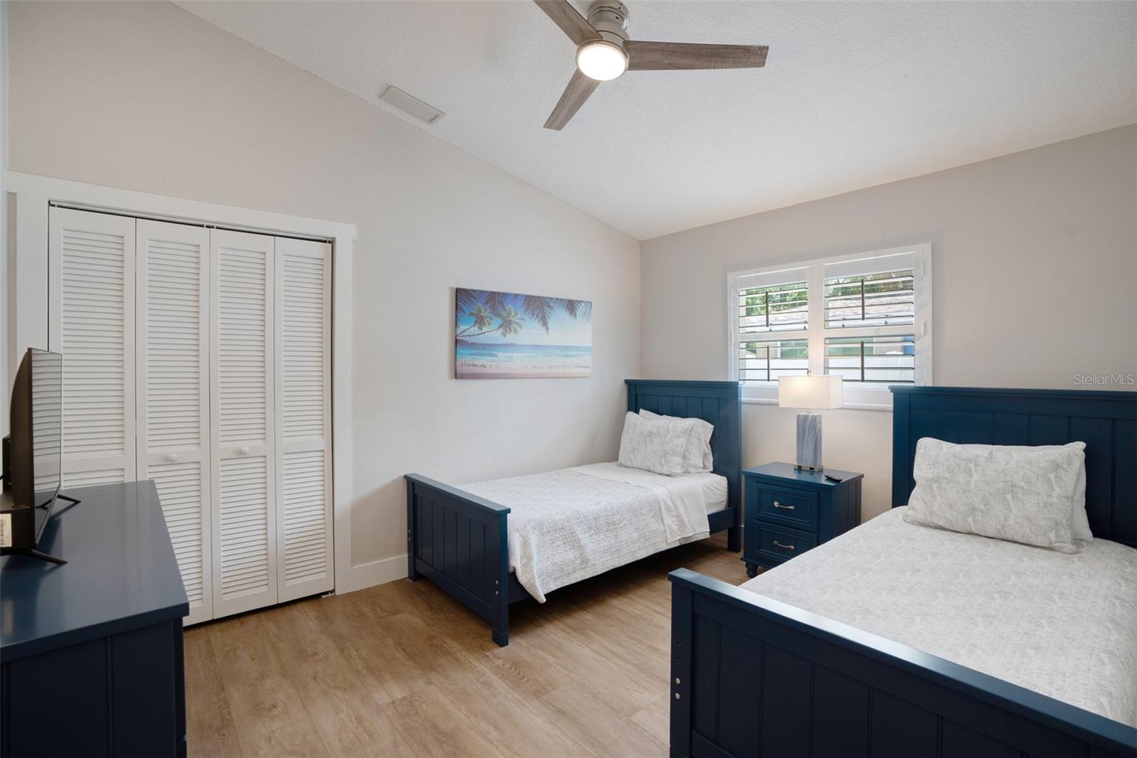 Image 29 of 72 For 2051 Roselawn Street