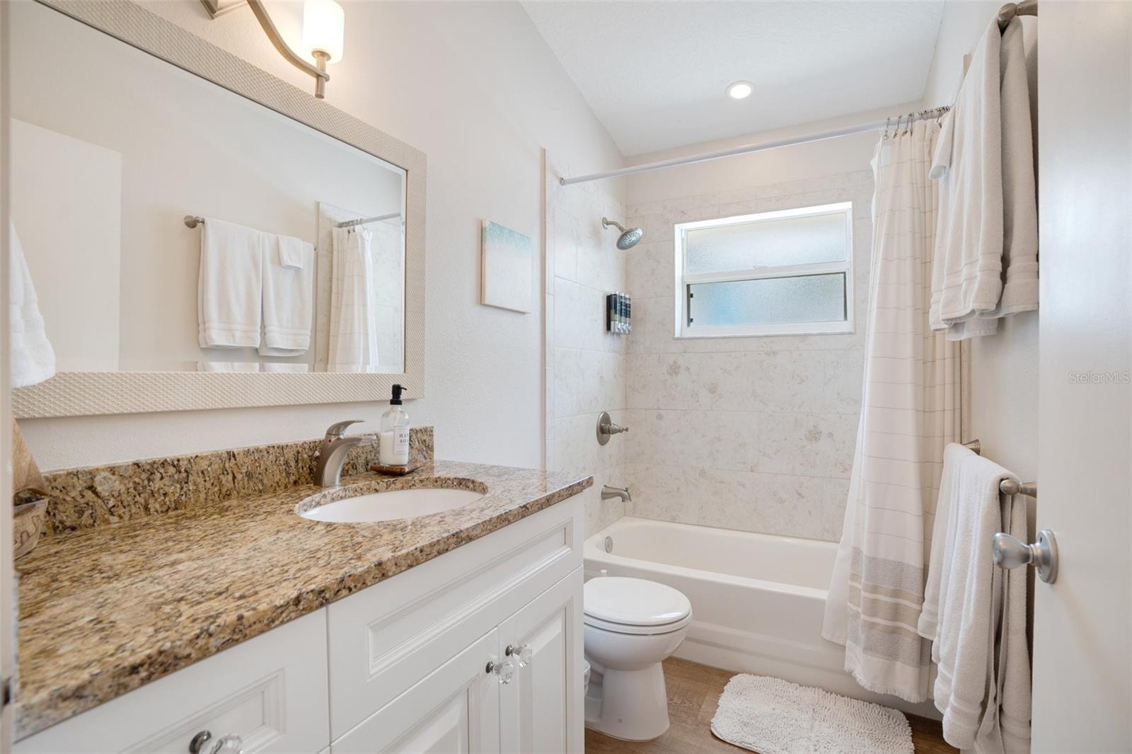 Image 30 of 72 For 2051 Roselawn Street