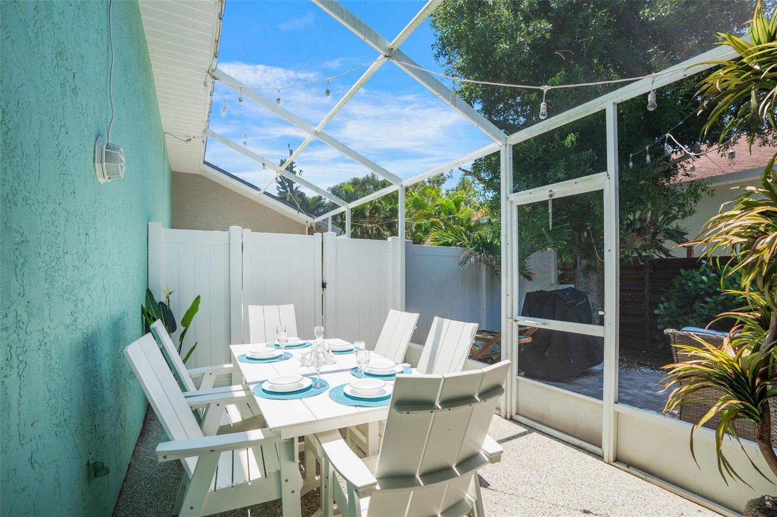 Image 31 of 72 For 2051 Roselawn Street