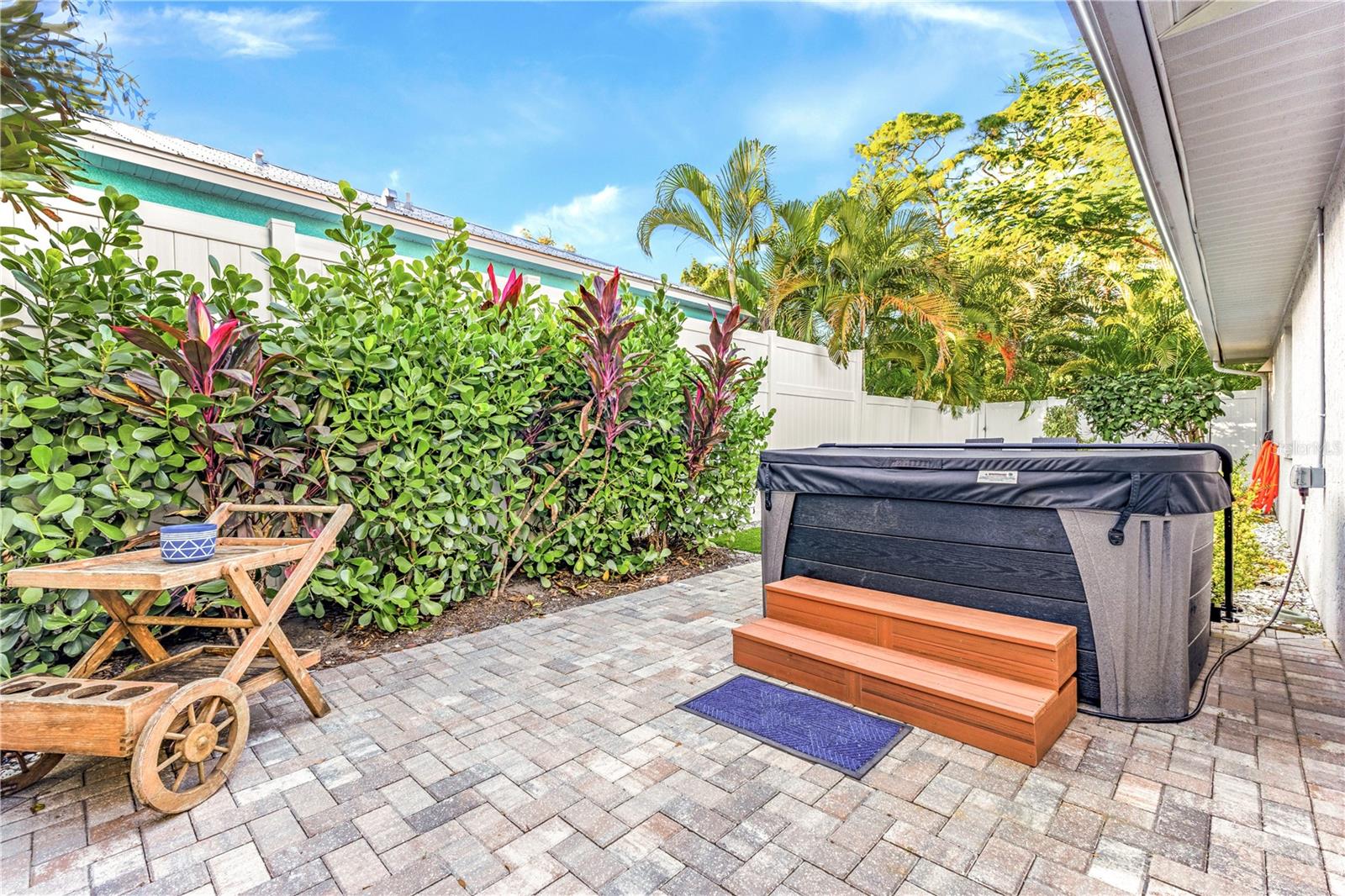 Image 32 of 72 For 2051 Roselawn Street