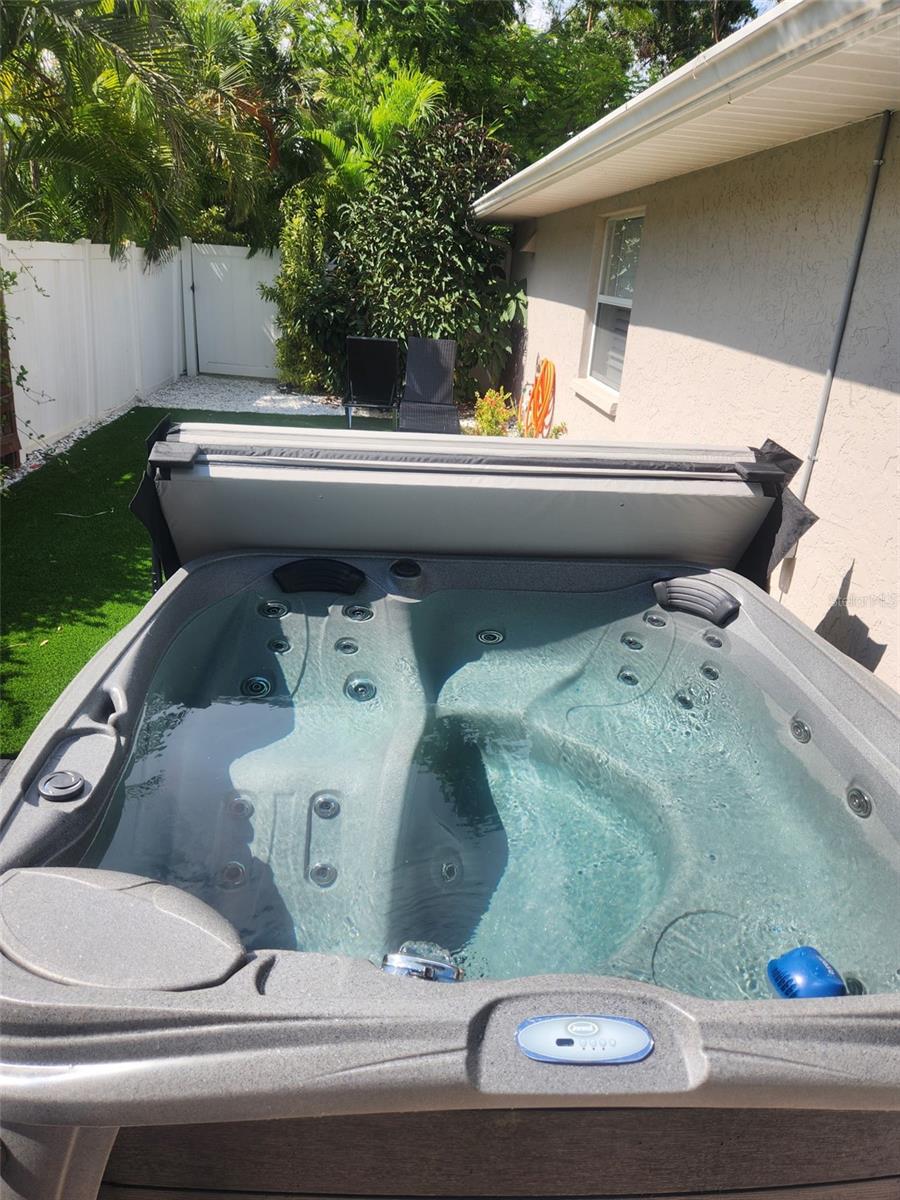 Image 34 of 72 For 2051 Roselawn Street