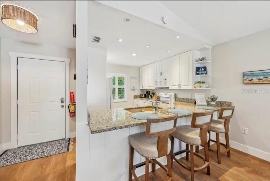 Image 40 of 72 For 2051 Roselawn Street