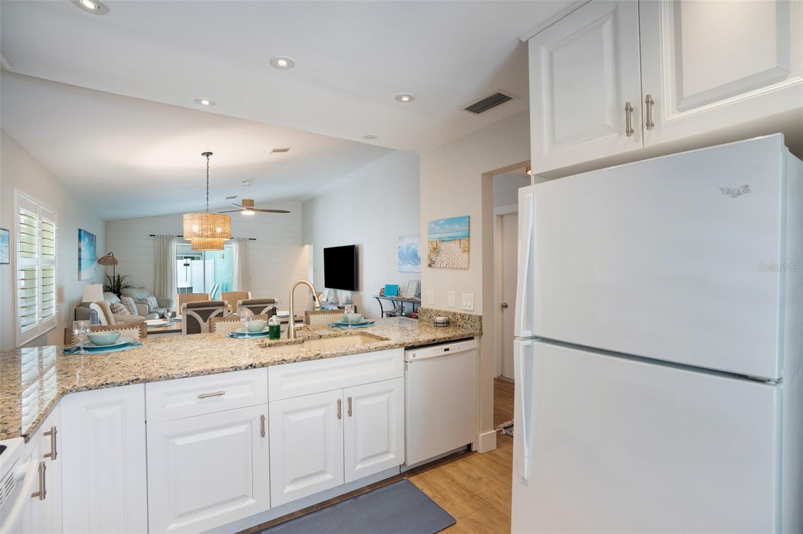 Image 42 of 72 For 2051 Roselawn Street