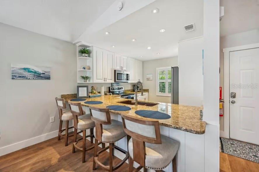 Image 9 of 72 For 2051 Roselawn Street